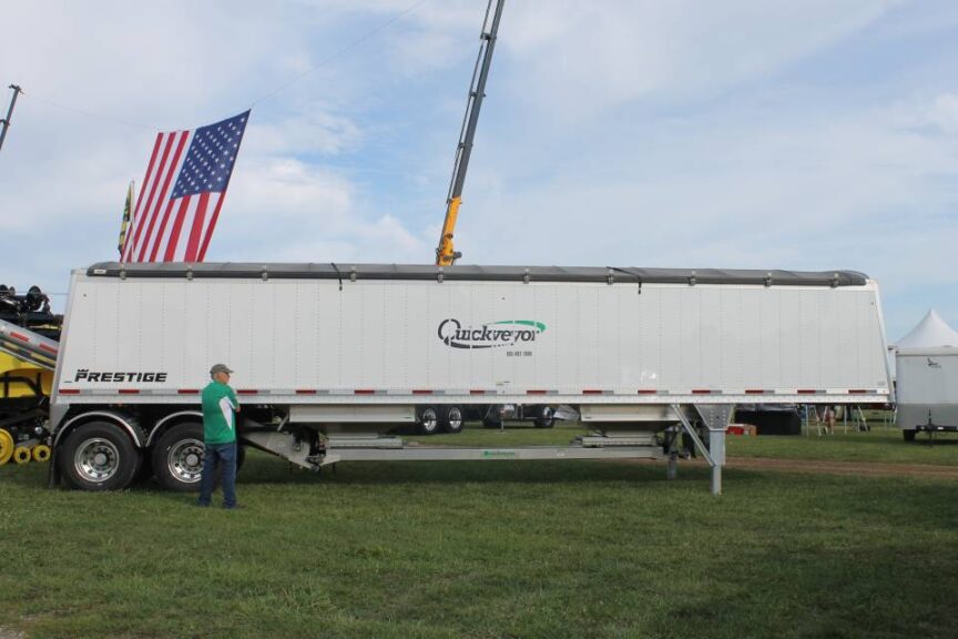 QVP38'/40’ Quickveyor 38’ Fertilizer Conveyor Trailer